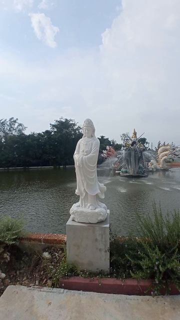 Как звучит «вечность» в шелесте пальм? Этот парк запрещено называть “копией”.