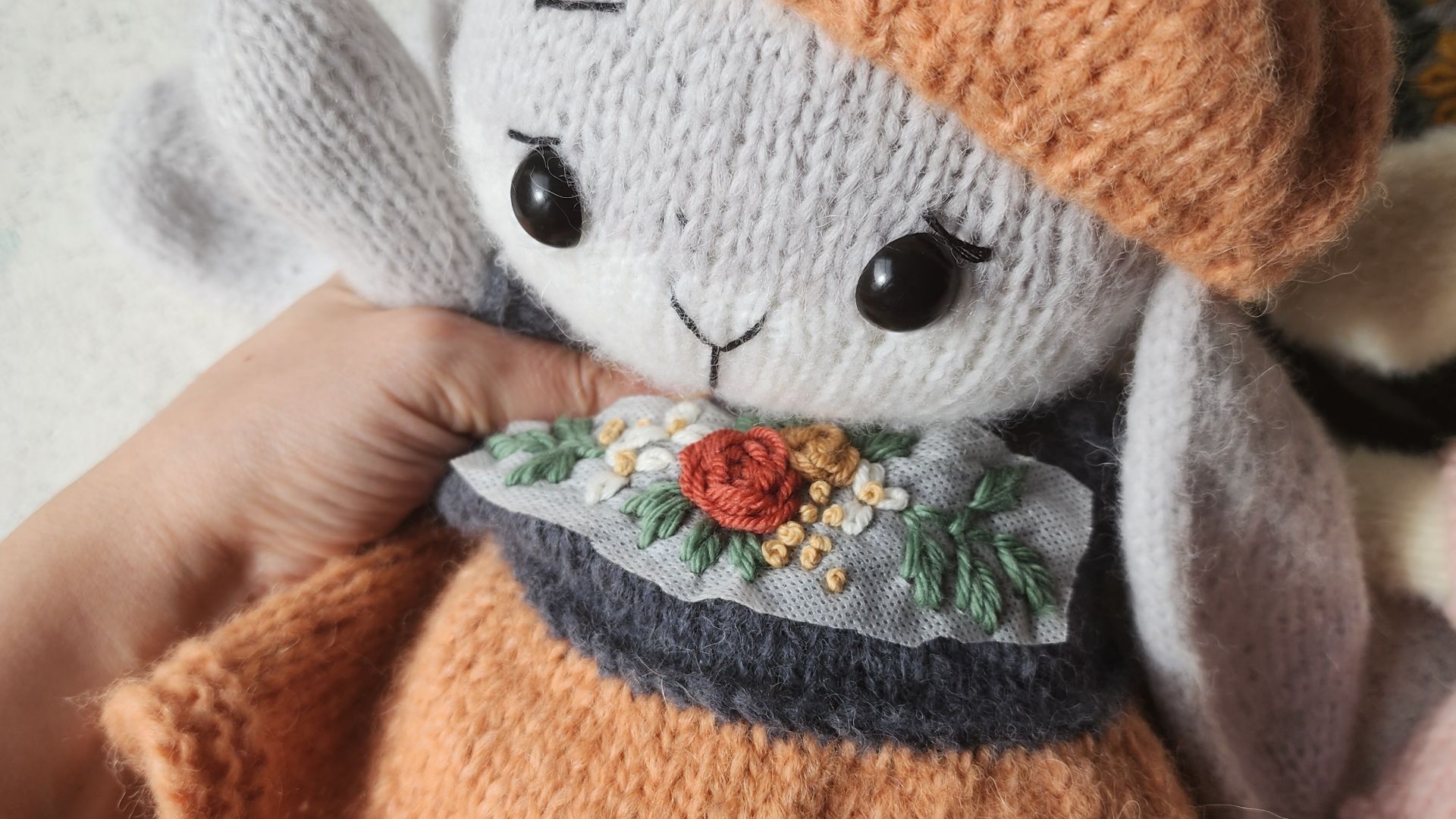 Делаем петельку для пуговки одежда Зайка