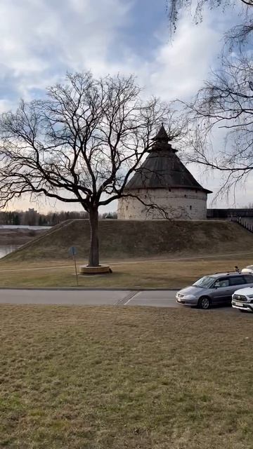 Закат возле покровской башни #псков #локация #покровская_башня