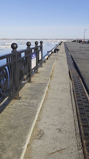 Весна-весна. Вешняя вода. Ледоход добрался до Архангельска.