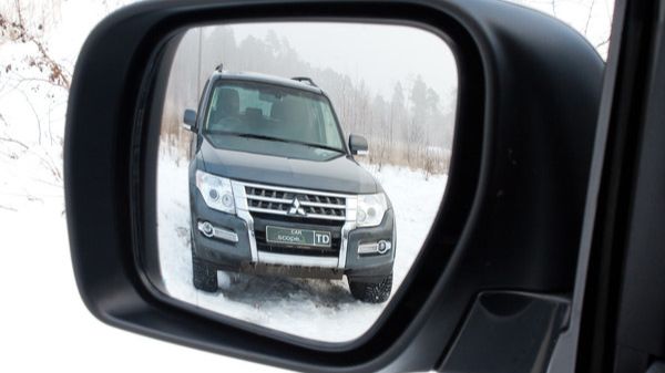 не складываются зеркала паджеро 4