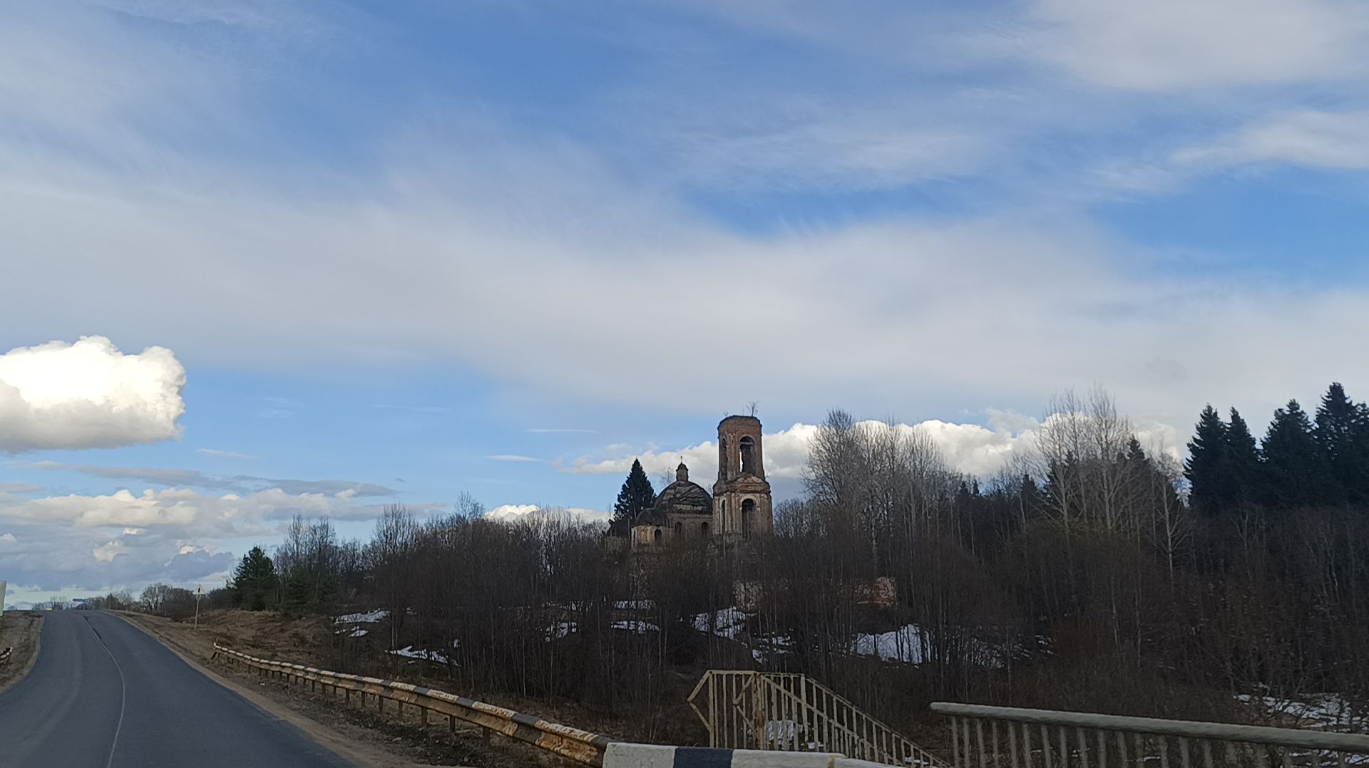 Заброшенная церковь на Элтани, Любим-Буй