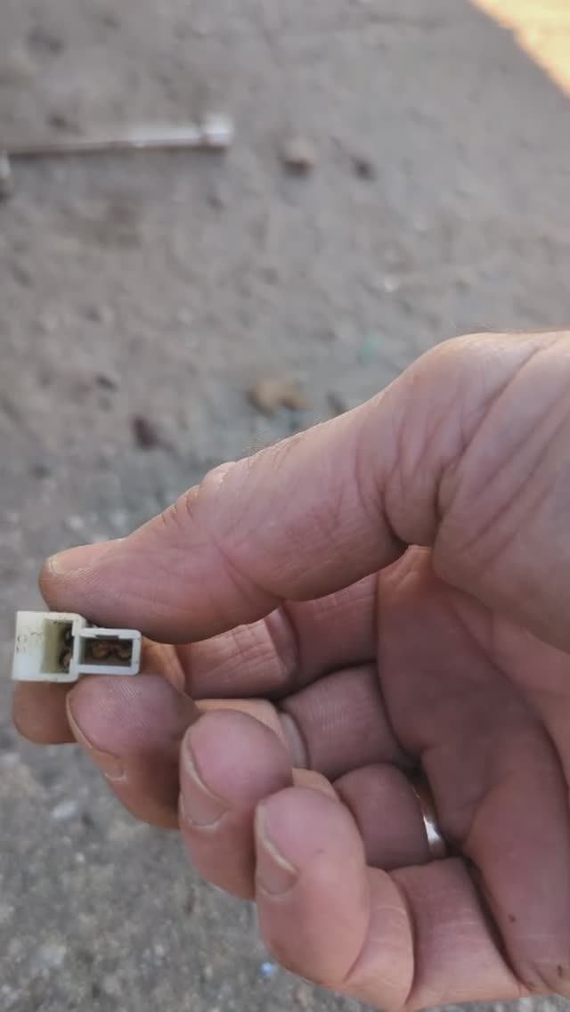 Отгнили контакты моторчика омывателя двери багажника Чери Тигго Т 11