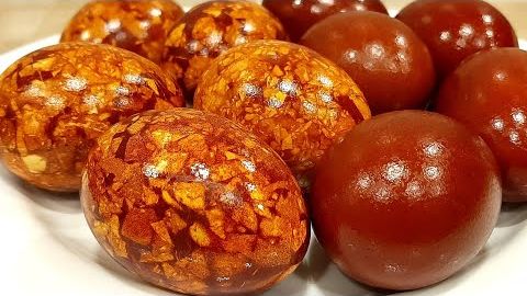 Как сделать мраморные яйца на Пасху 🥚 Без химии и зелёнки!