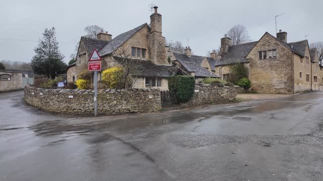 Успокаивающий дождь превращает английскую деревню в рай на земле. Прогулка по сельской местности.
