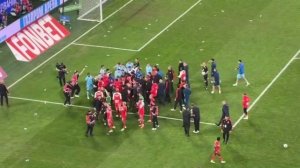 Фанаты ФК «Зенит» после проигрыша закидали игроков «Спартака» бутылками