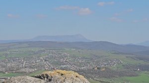 Скалы Сап-Сары-Кермен. Виды сверху - 7, вид на Чатыр-Даг