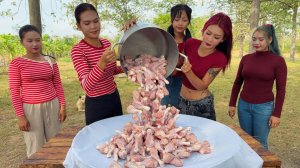 Потрясающий рецепт приготовления хрустящей жареной курицы с аппетитным соусом.