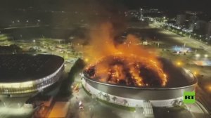 حريق هائل يلتهم الملعب الأولمبي في ريو دي جانيرو خلال بطولة العالم للمبارزة