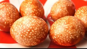 Идеально окрашиваем пасхальные яйца при помощи этого трюка. Готовимся к Светлой Пасхе!