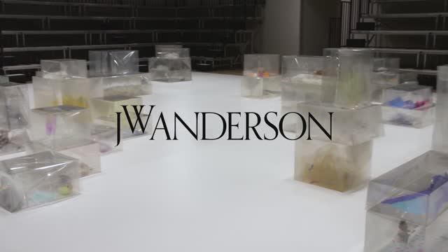 Показ женской коллекции JW Anderson весна-лето 2020