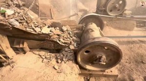 Строительство, дробление щебёнки