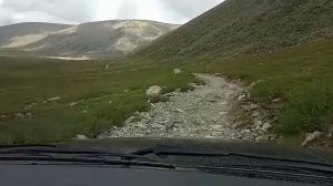 Спуск по каменной тропе