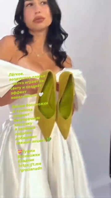 Лёгкое, воздушное платье - мягко играет на свету и создаёт эффект невесомости.🤍