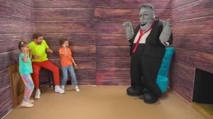 Настя с друзьями попали в игру