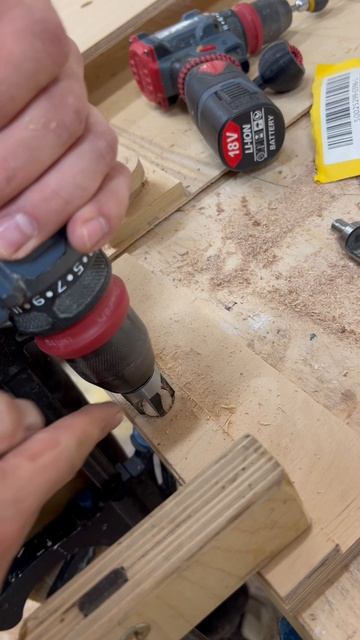 Мастерим заглушку по дереву