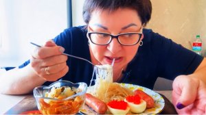 Вкусненький перекус перед завтраком или как правильно съесть фунчозу/Мукбанг