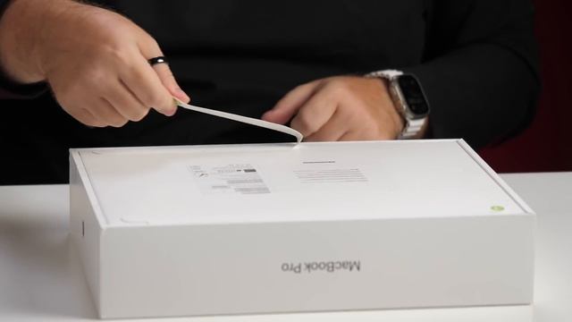 Распаковка ЧЁРНОГО MacBook Pro 14 на M3 Pro и сравнение всех цветов... смотреть онлайн