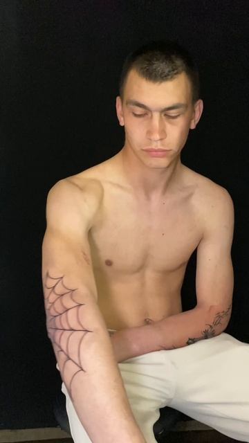 Паутина на локте