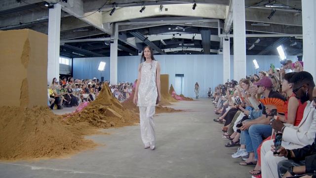 Показ коллекции Stine Goya весна-лето 2023 под названием «Whisper Loud»