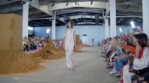 Показ коллекции Stine Goya весна-лето 2023 под названием «Whisper Loud»