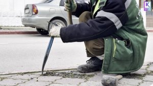 На улице Карла Маркса приводят в порядок подпорную стену, а на Дубинина - тротуары