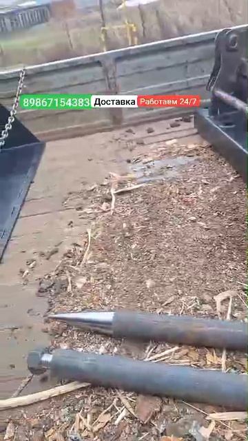 Рамка-быстросъём, ковш и вилы с пятью пиками.