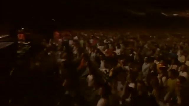 Belinda Carlisle - Leave A Light On (Runaway Horses Tour '90) смотреть онлайн