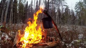 РИСКОВАЯ РЫБАЛКА НА  ТАЁЖНОМ ОЗЕРЕ!!!