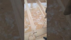 Оклад из лиственницы, балочный ряд, запил балок, балки пола