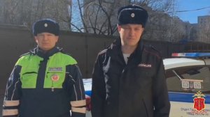 В Петербурге в вечерний час пик автоинспекторы быстро доставили задыхающегося младенца в больницу