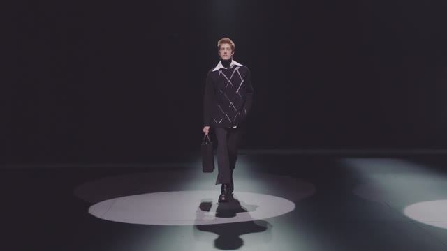 Показ коллекции Valentino «Valentino Act Collection» осень-зима 2021-2022