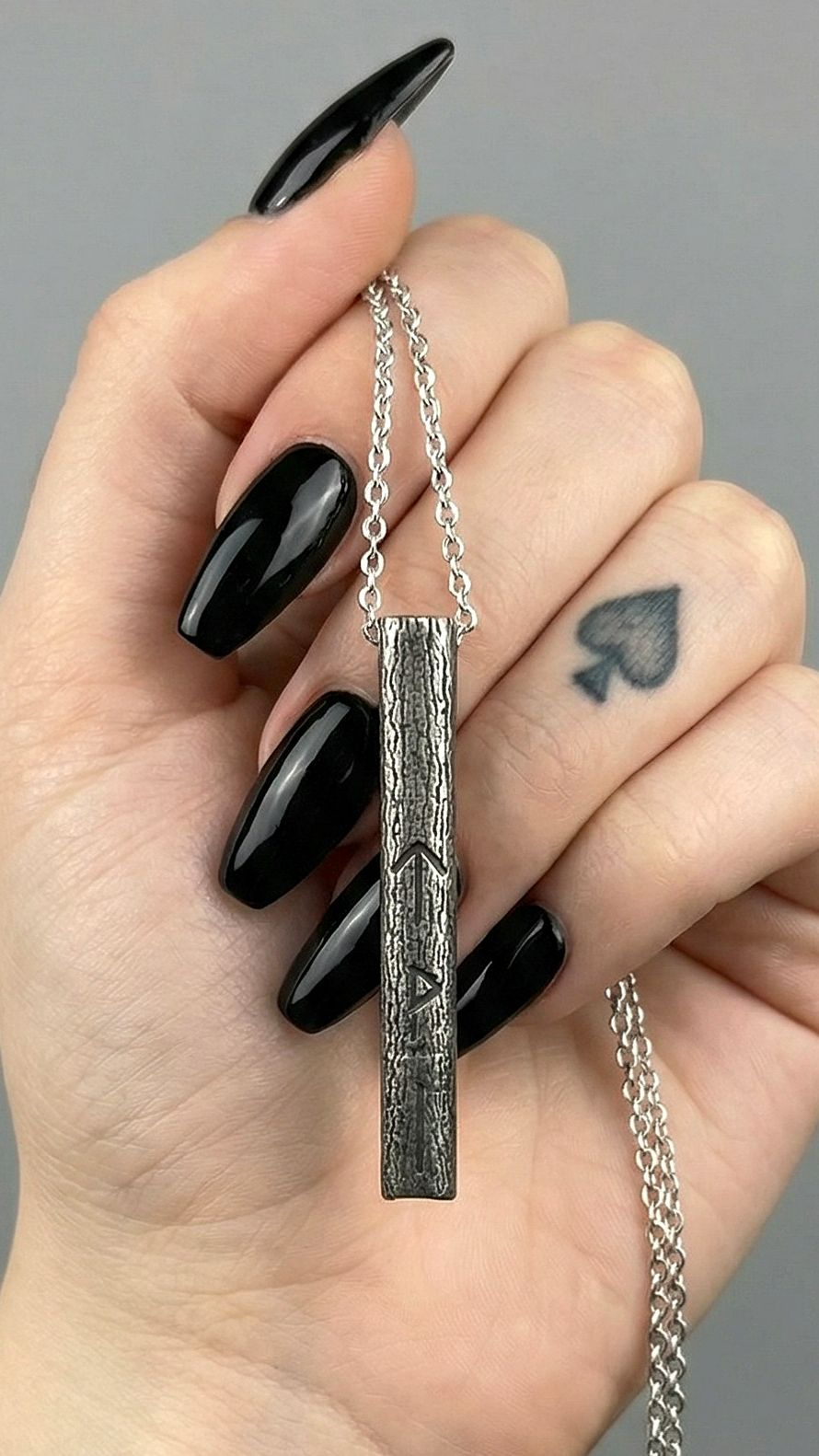 Подвеска‑талисман "Скандинавский оберег" от StarfallShop с рунами Тейваз, Вуньо и Иса