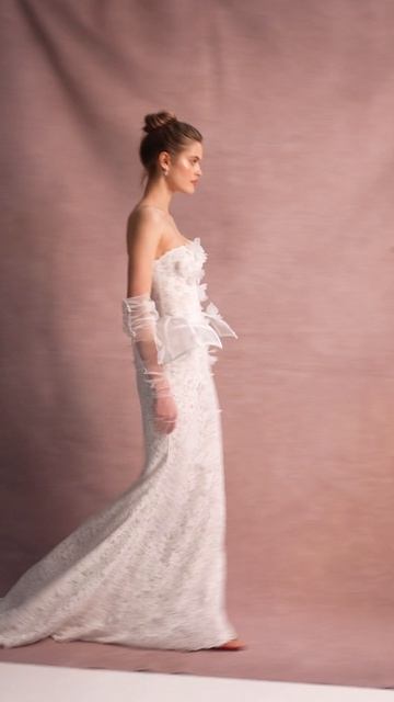 Свадебное платье Дива с баской из коллекции «Дива» 2026 от бренда Анна Кузнецова