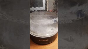 Как легко очистить чайник от накипи:
1.Налейте в чайник 100 мл уксуса.