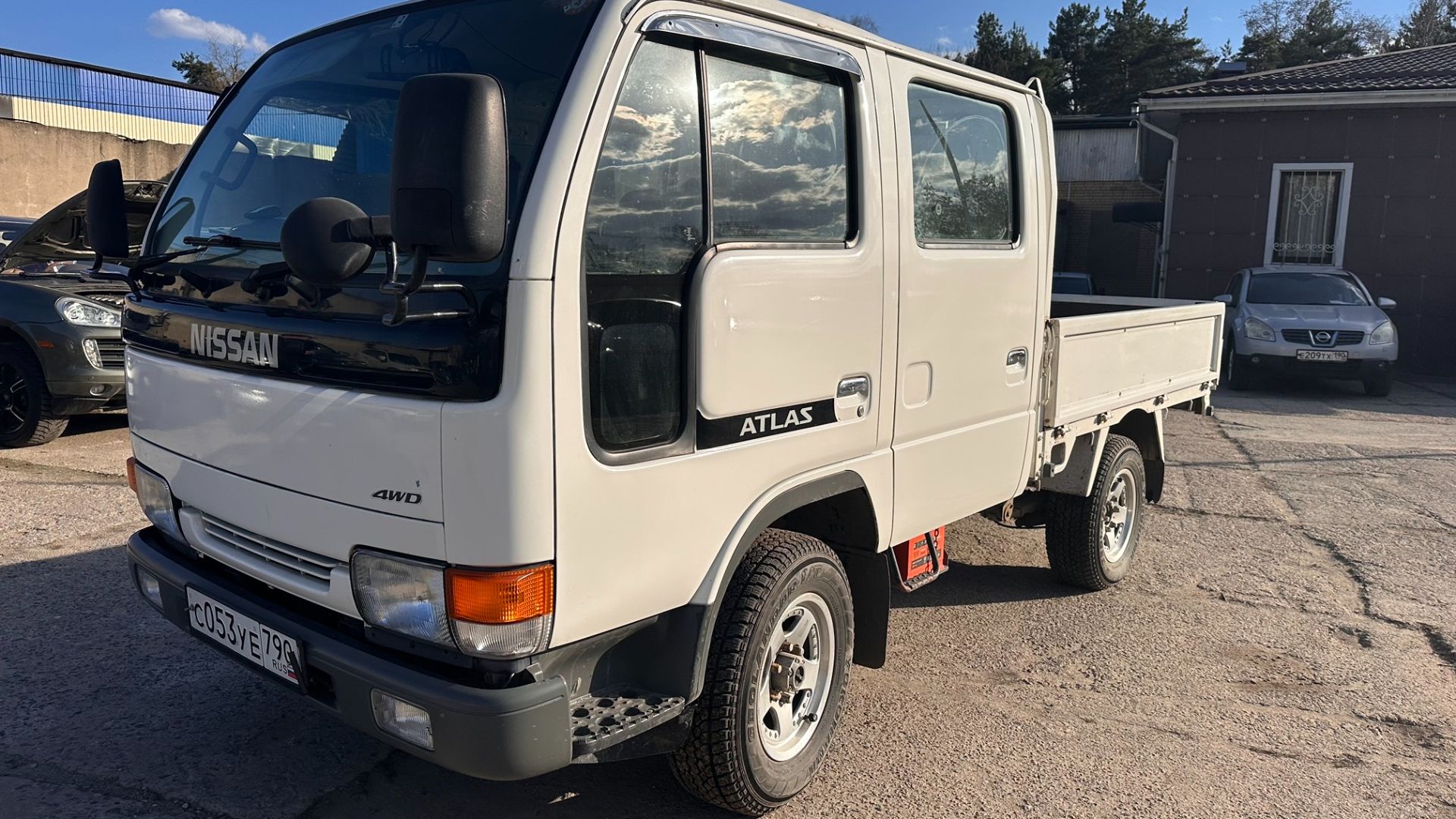 Бортовой грузовик Nissan Atlas, 1989 г.р. цена 1,5 млн.руб.