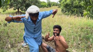 Удивительный Индийский Парикмахерский массаж спины и головы . Уличный массаж