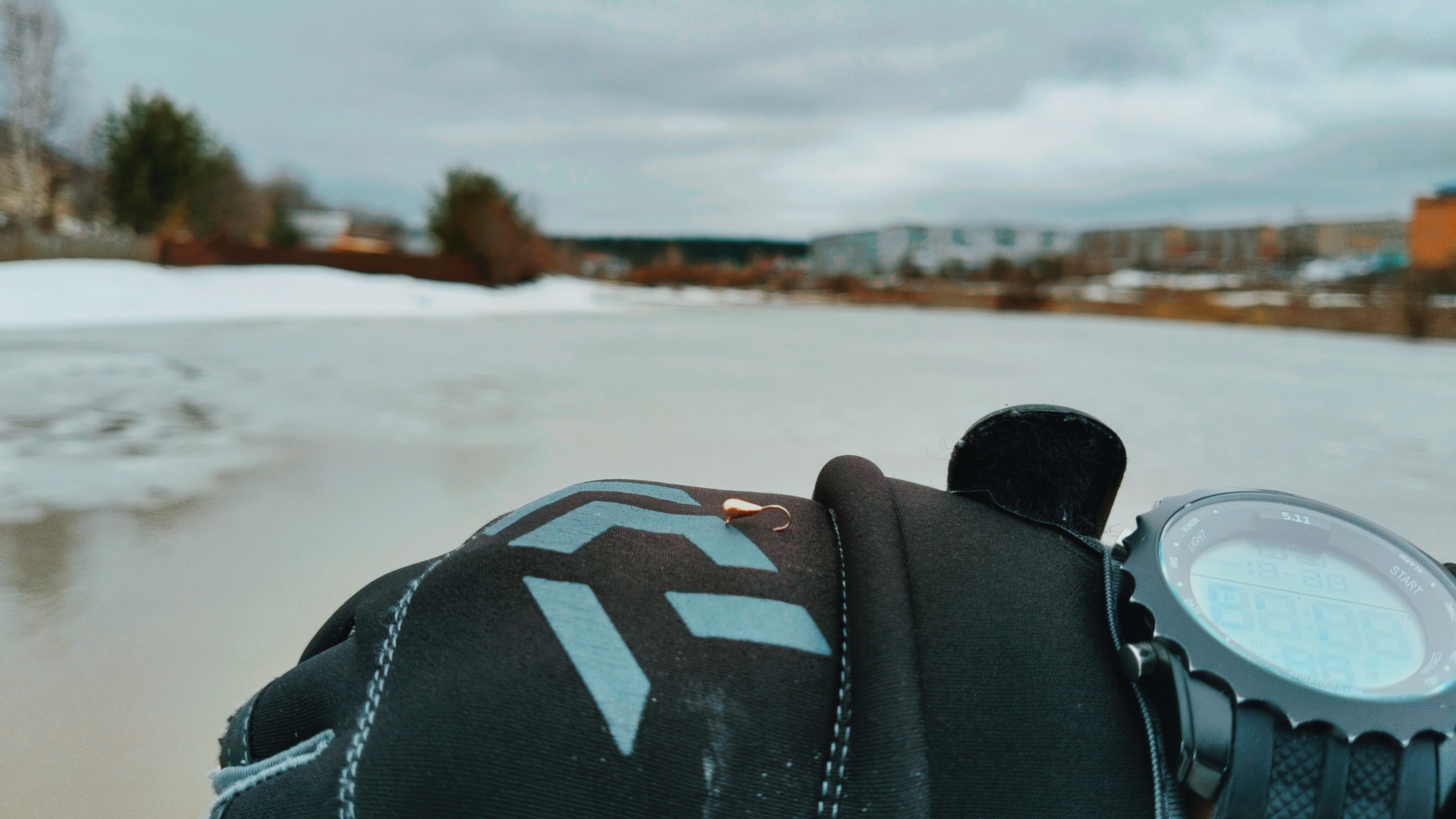 Мормышинг между льдин