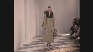 Показ женской коллекции Loewe осень-зима 2020-2021