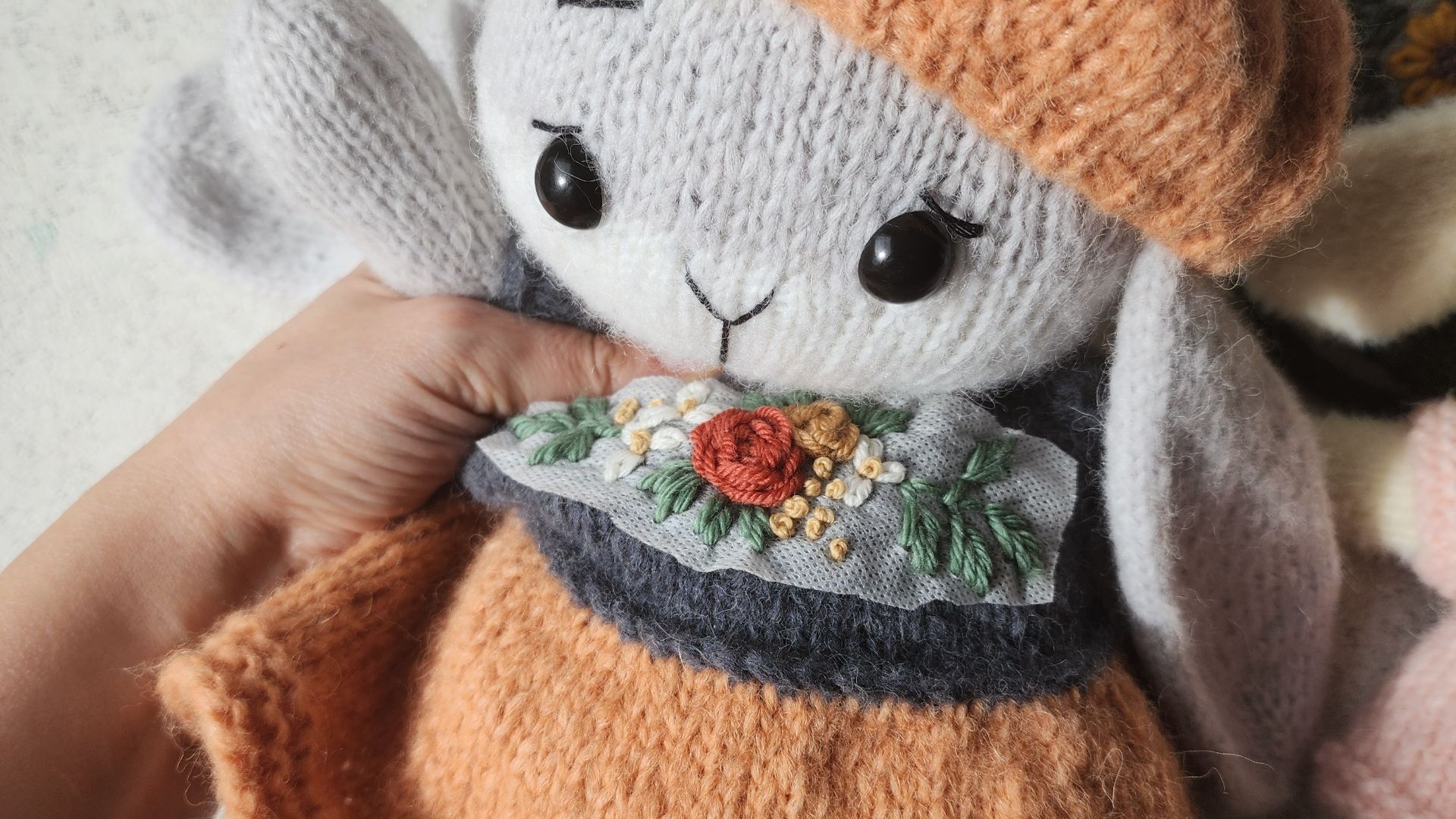 Набираем петли по шнурку одежда заяц