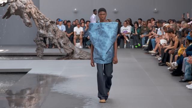 Показ мужской коллекции Loewe весна-лето 2024