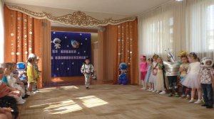 Конкурс костюмов "Загадочный КОСМОС" - группа "Цветик-семицветик"