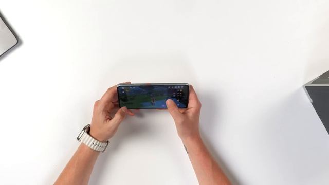 Киберспортивный дисплей за 25000 рублей и игровой пауэрбанк