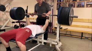Егор Зобач пробует жать 150 кг