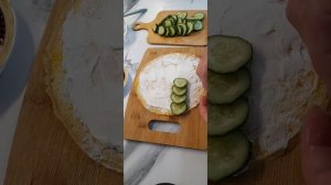 9.04 КАША ВКУСНЯША, ЯИЧНЫЕ БЛИНЫ С ТВОРОЖНЫМ СЫРОМ  РЫБОЙ И ОГУРЦОМ.