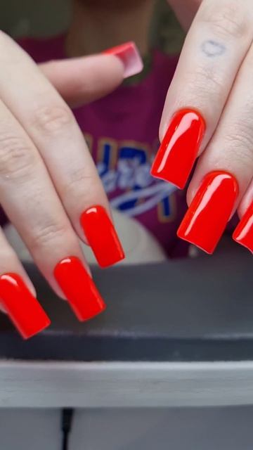 Красный маникюр