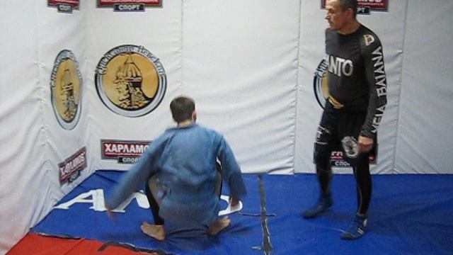 2017 год. Зацеп снаружи после попытки подсада бедром изнутри.