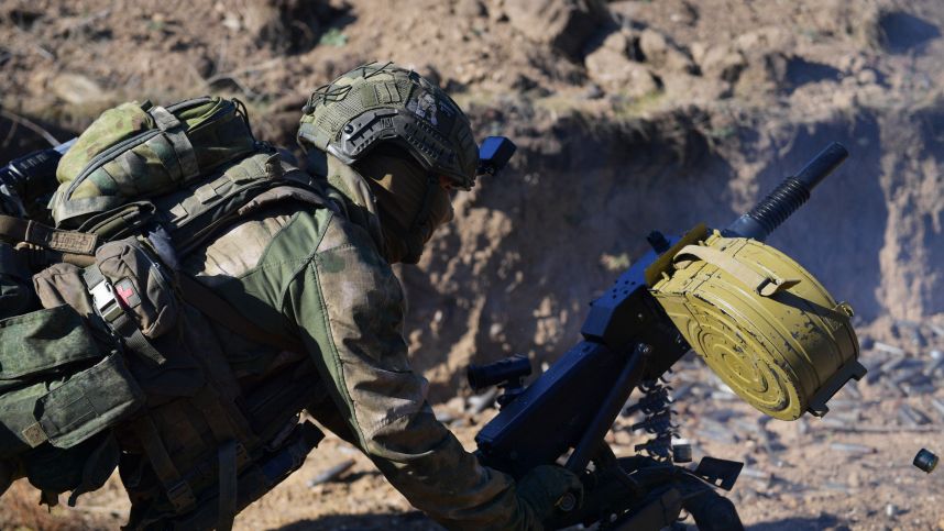 Разведчики помешали боевикам ВСУ захватить российский «опорник». Лучшее видео из зоны СВО