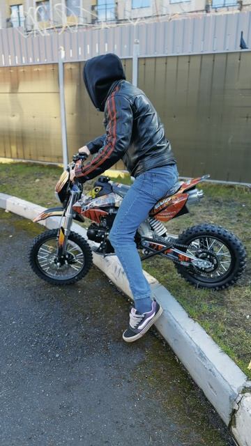 Если отец купил - отец и должен получать удовольствие!