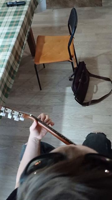 Авария в детском лагере при съёмках игры на гитаре